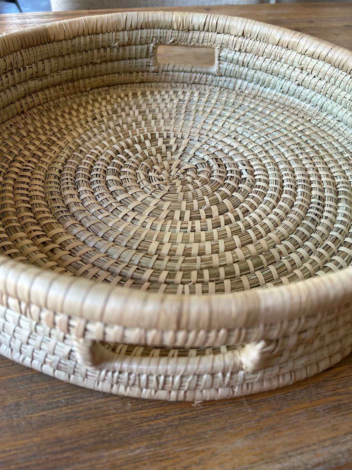 Round woven trays